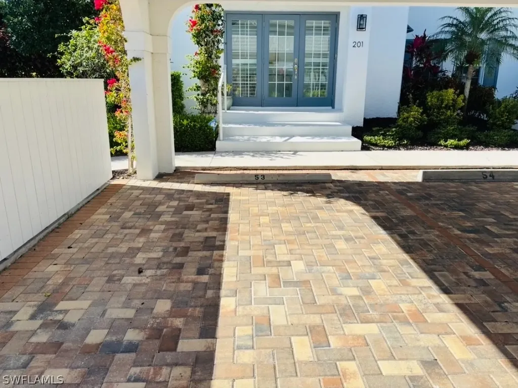 841 Tanbark Drive Naples FL 34108