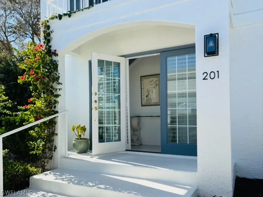 841 Tanbark Drive Naples FL 34108