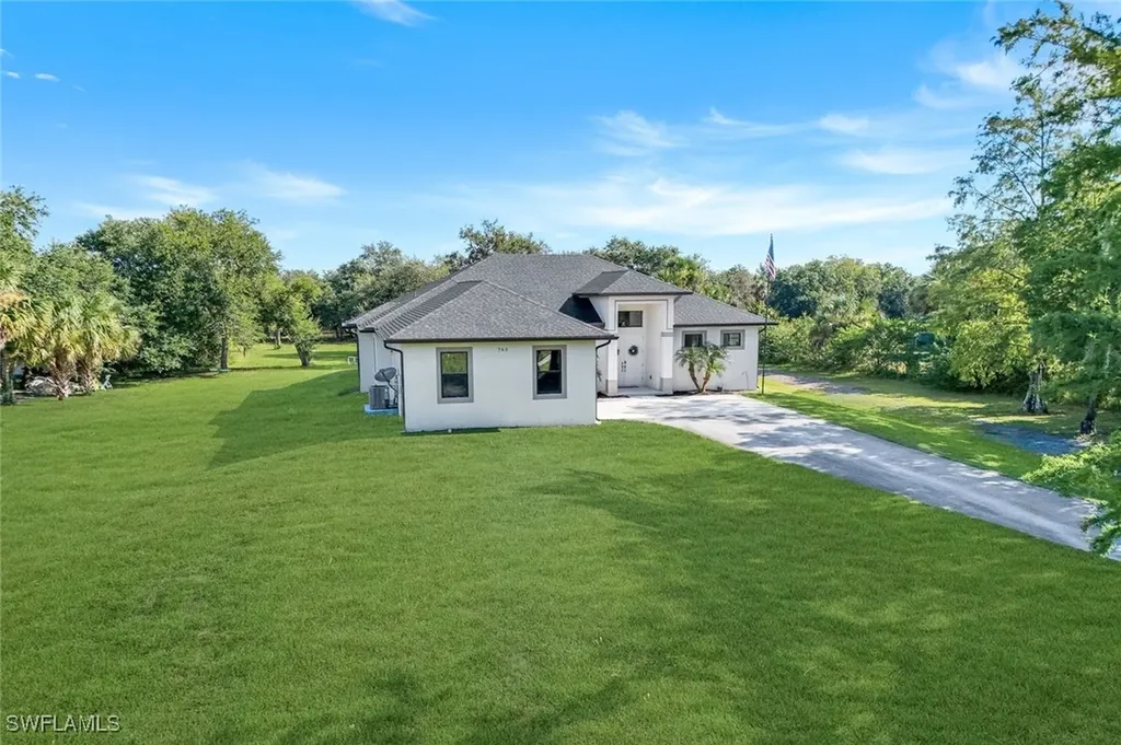 763 35th Avenue NW Naples FL 34120