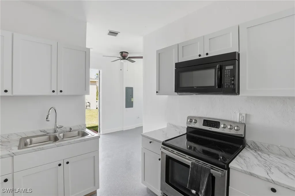 2167 Della Drive Naples FL 34117
