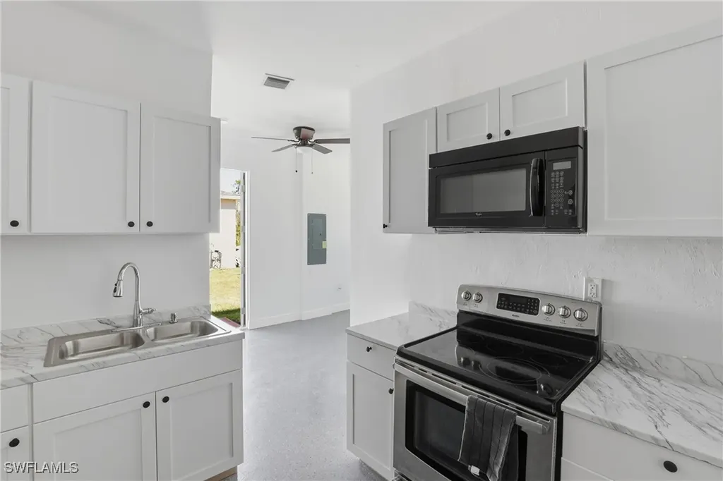 2167 Della Drive Naples FL 34117