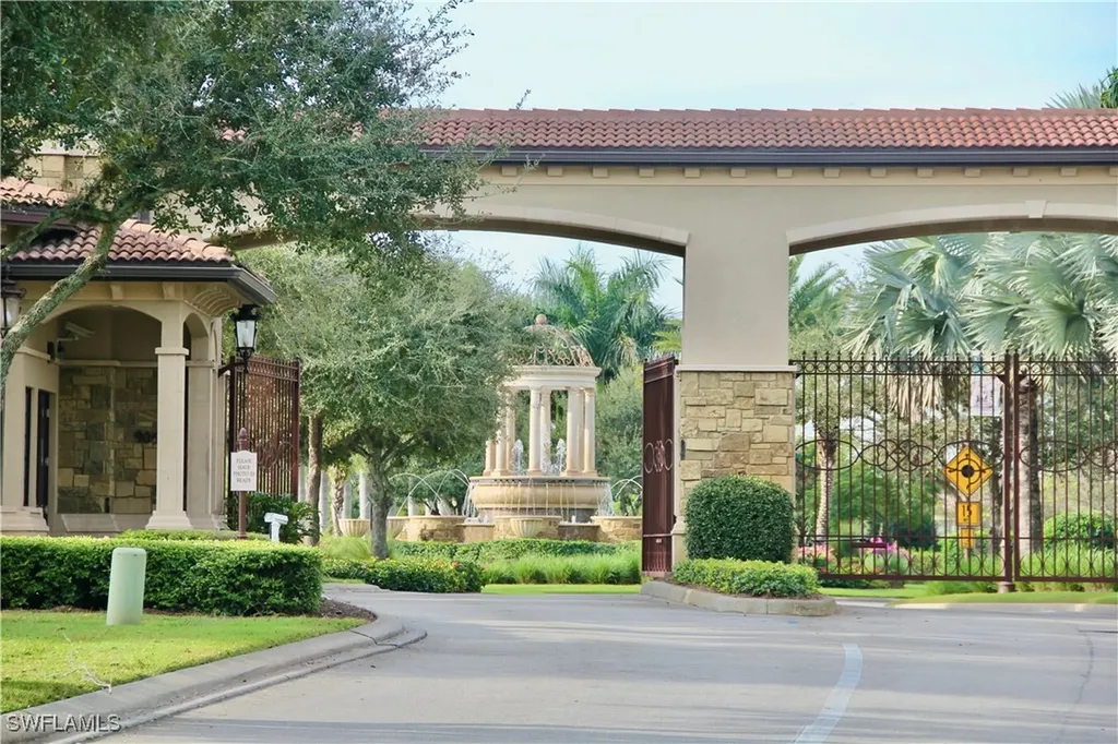 9511 Napoli Lane Naples FL 34113