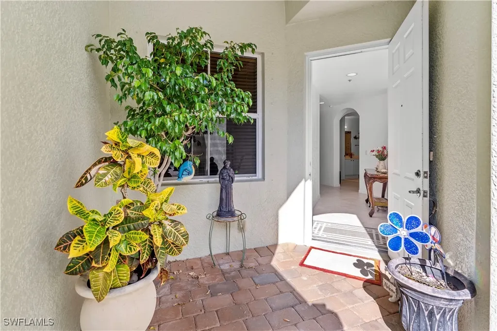 1405 Mariposa Circle Naples FL 34105