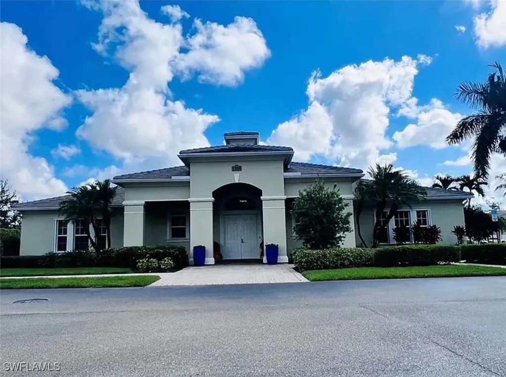 1405 Mariposa Circle Naples FL 34105