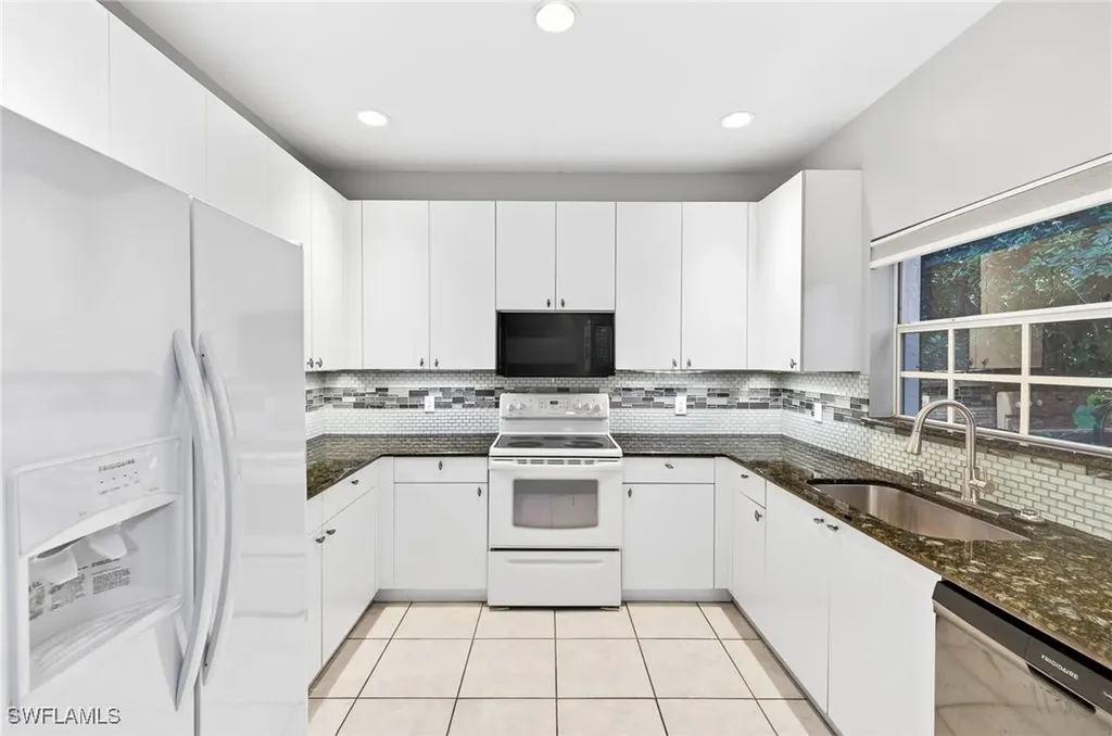 3258 Tamara Drive Naples FL 34109