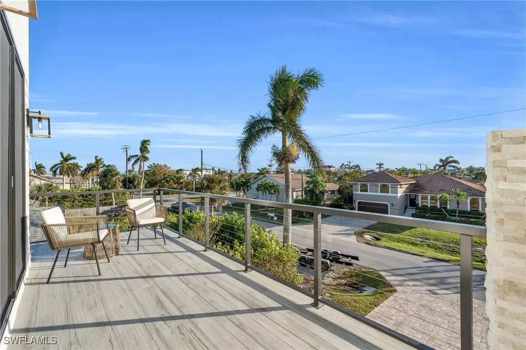 107 W Hilo Street Naples FL 34113