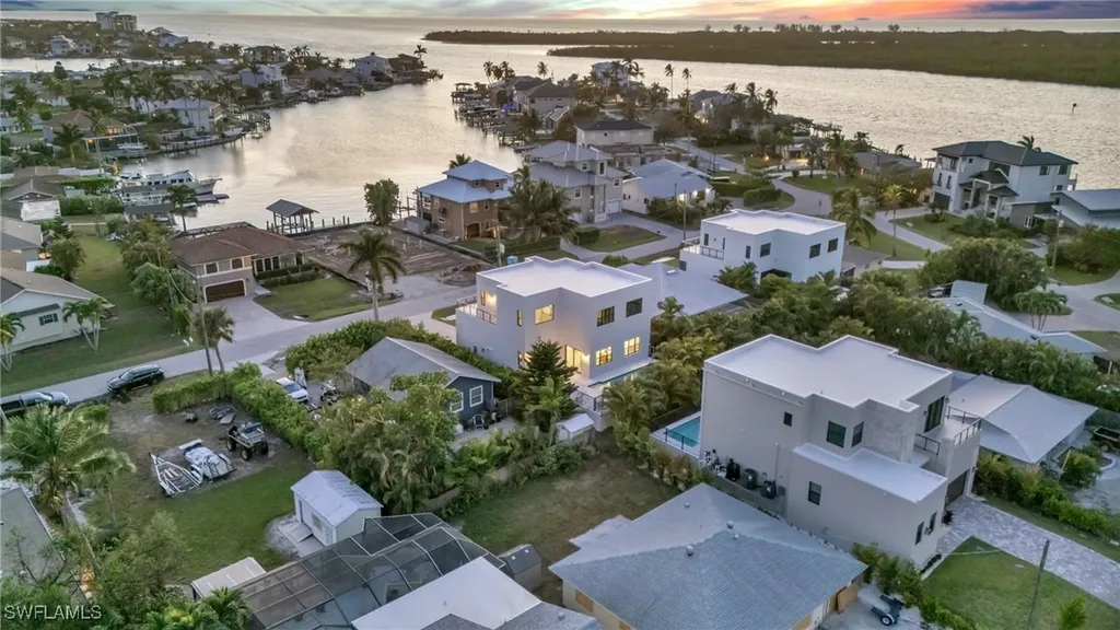 107 W Hilo Street Naples FL 34113
