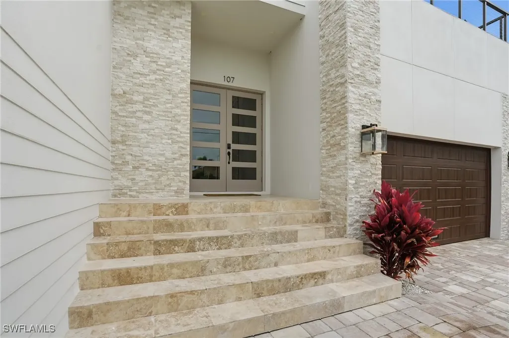 107 W Hilo Street Naples FL 34113