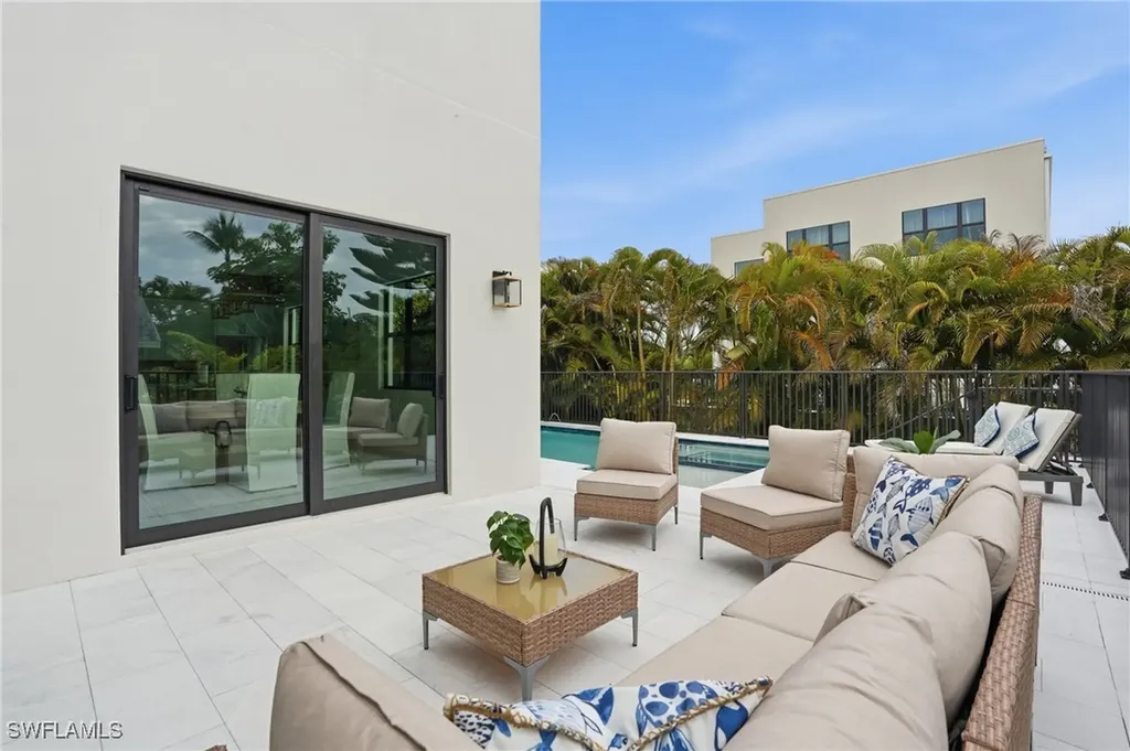 107 W Hilo Street Naples FL 34113