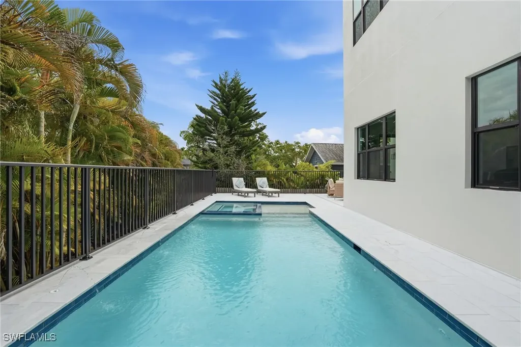 107 W Hilo Street Naples FL 34113