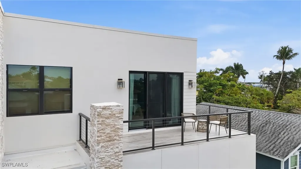 107 W Hilo Street Naples FL 34113
