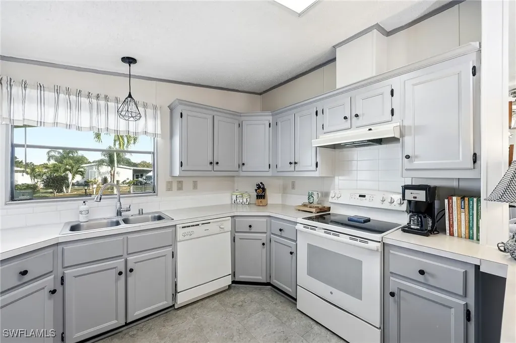 1753 Beverly Drive Naples FL 34114