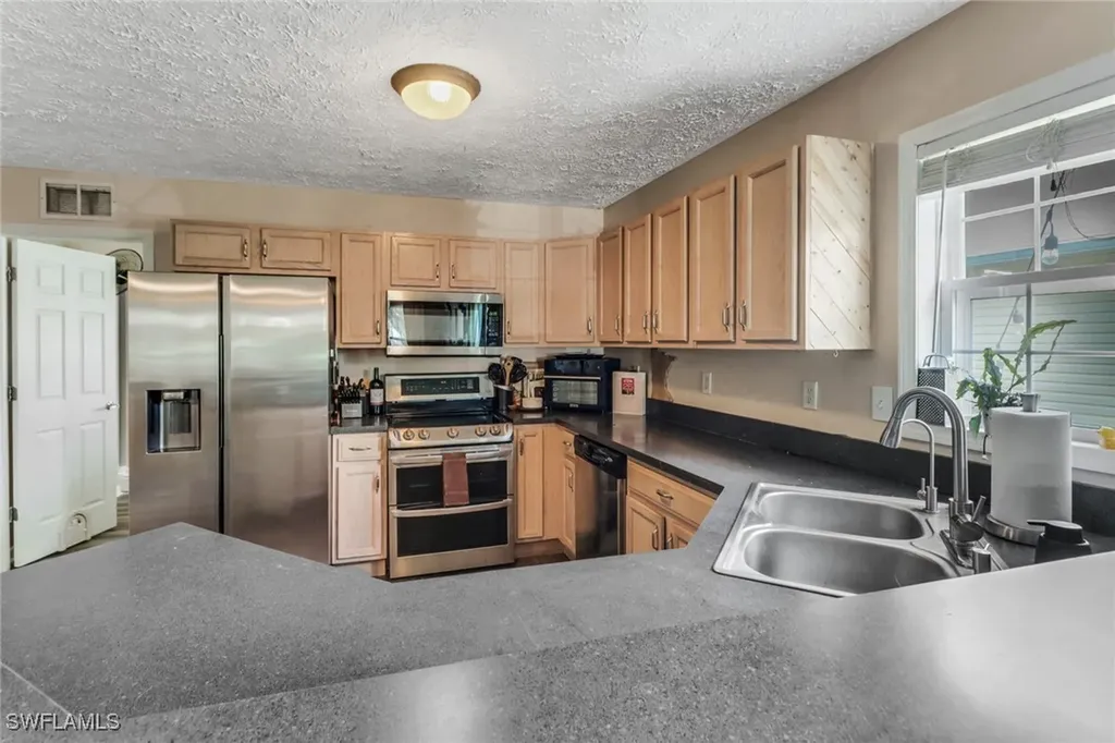 398 Leawood Circle Naples FL 34104