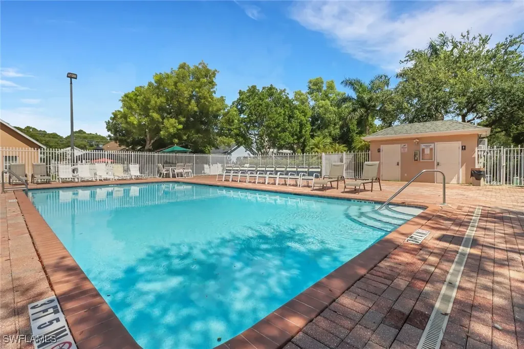 398 Leawood Circle Naples FL 34104