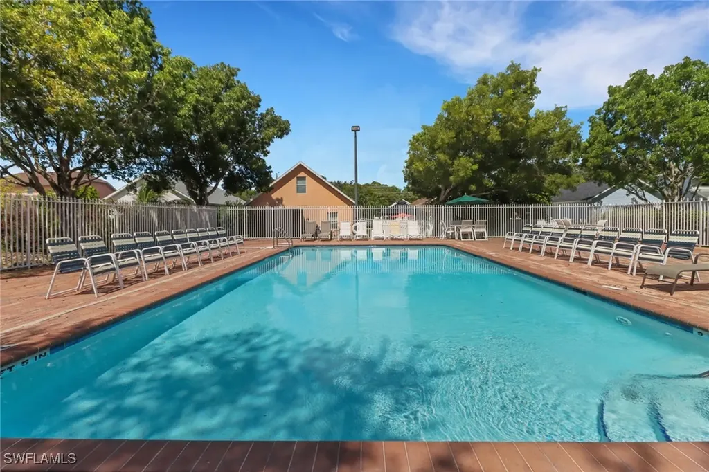 398 Leawood Circle Naples FL 34104