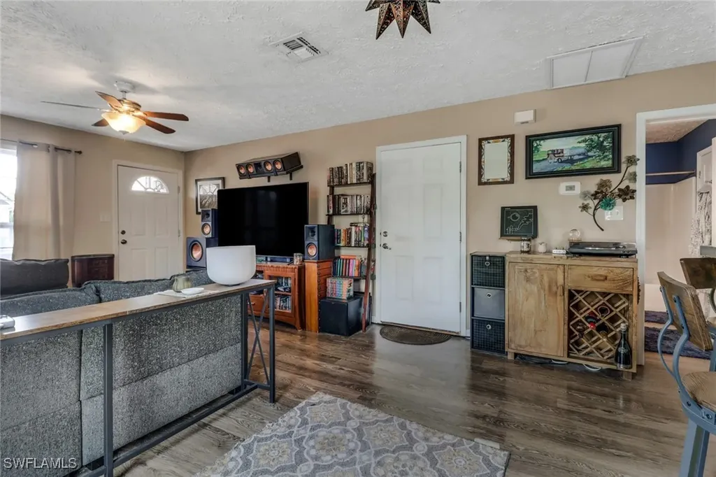 398 Leawood Circle Naples FL 34104