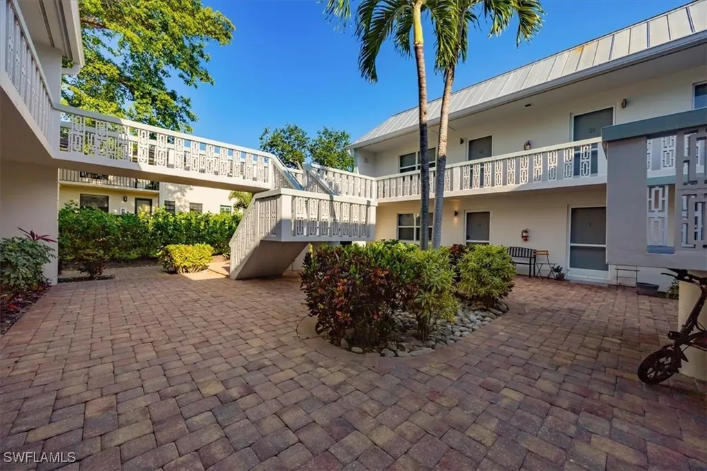 780 10th Avenue S Naples FL 34102
