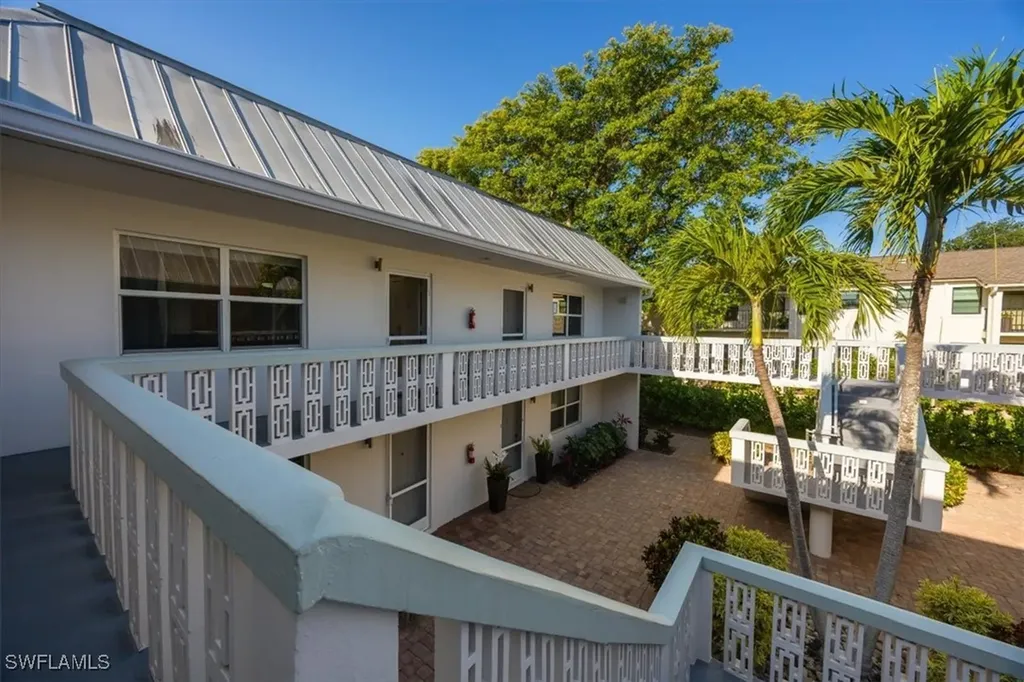 780 10th Avenue S Naples FL 34102