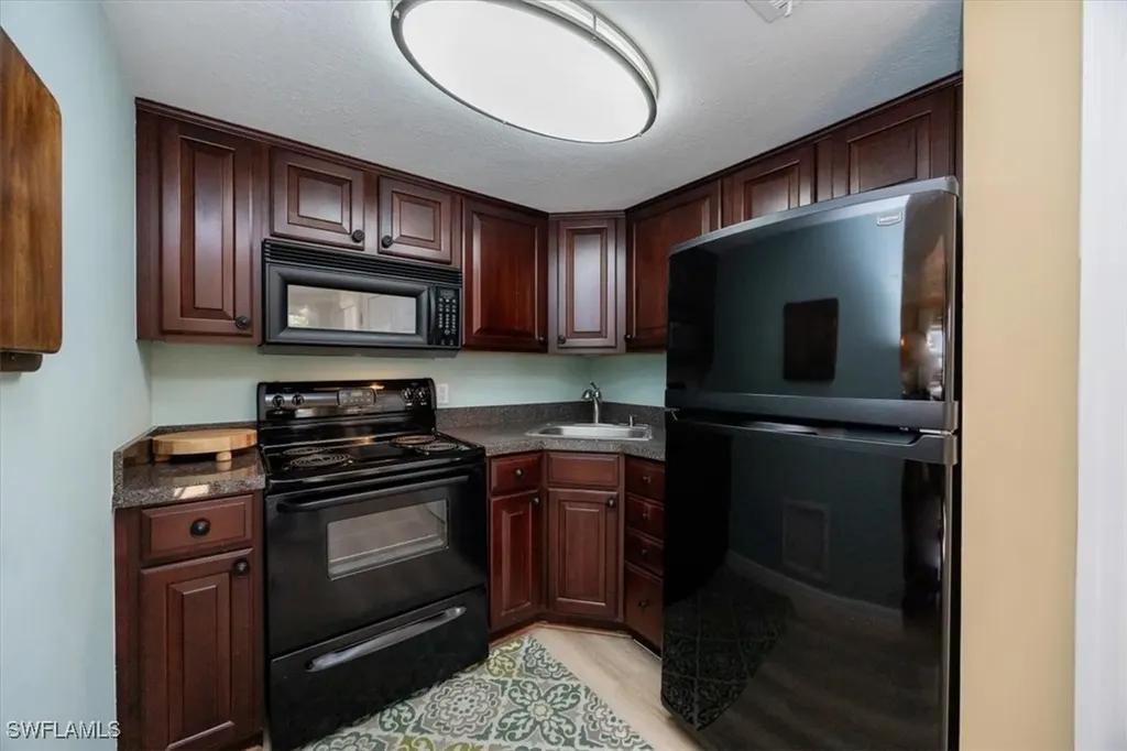 780 10th Avenue S Naples FL 34102