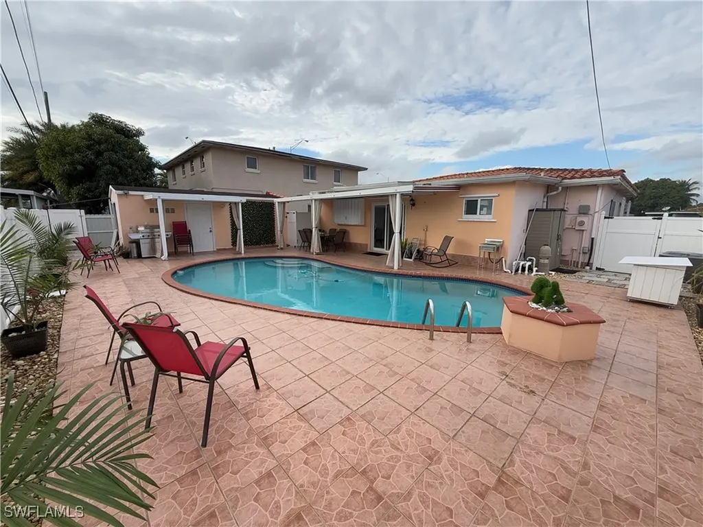 380 W 41st Street Hialeah FL 33182