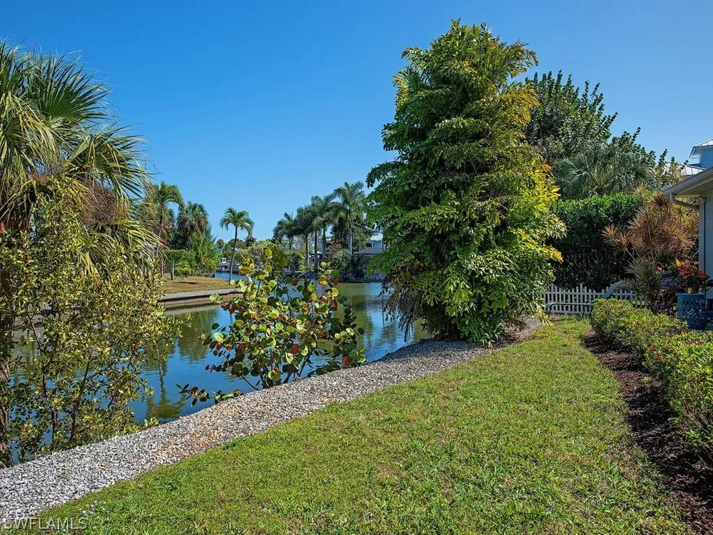 3165 Lakeview Drive Naples FL 34112