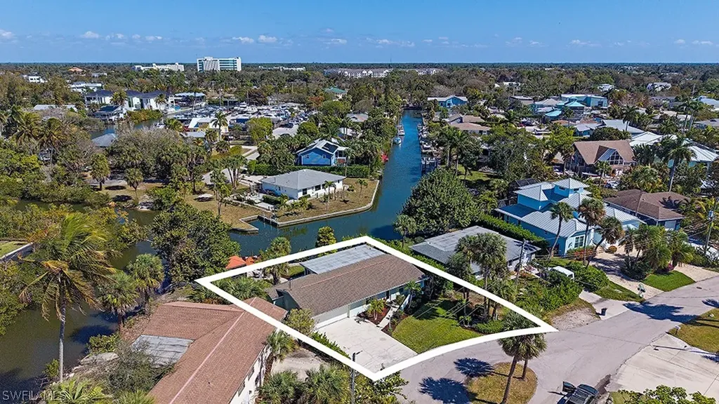 3165 Lakeview Drive Naples FL 34112