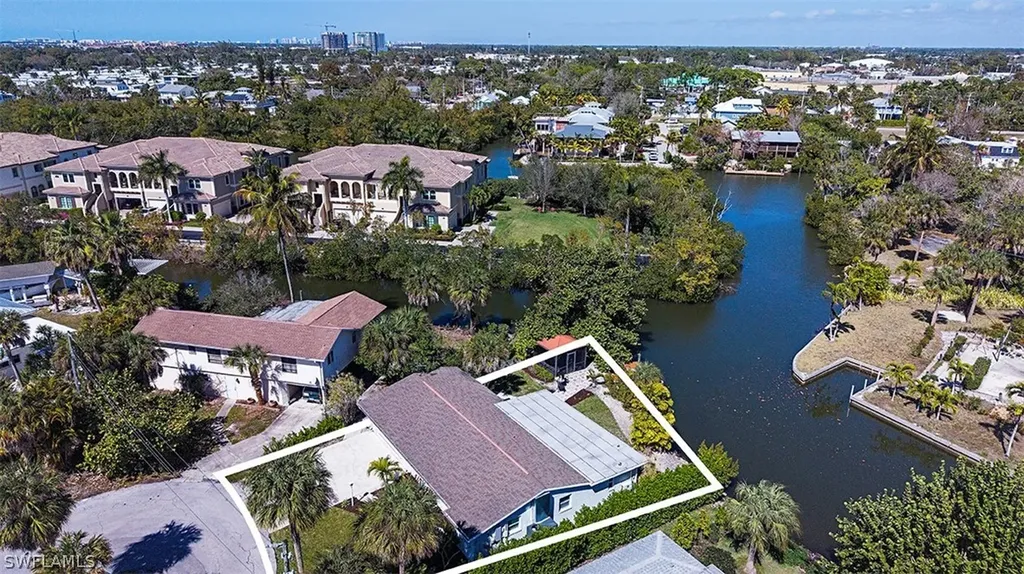 3165 Lakeview Drive Naples FL 34112