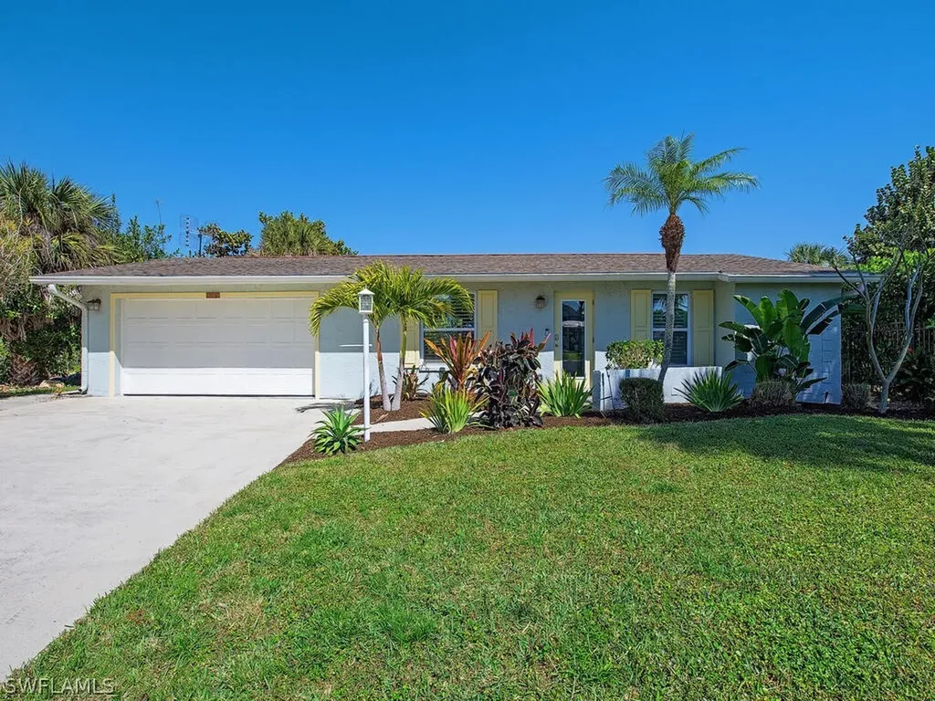 3165 Lakeview Drive Naples FL 34112