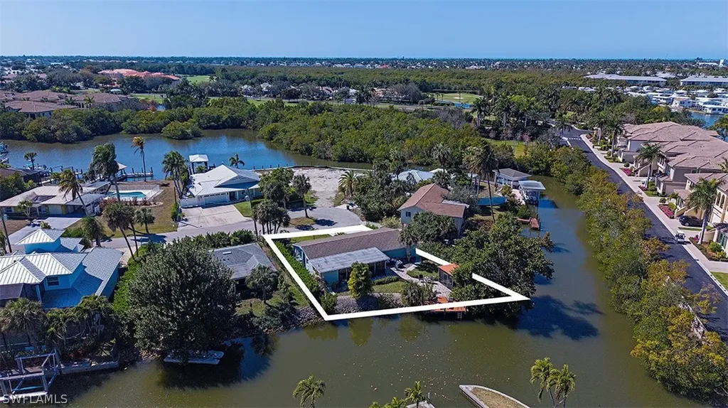 3165 Lakeview Drive Naples FL 34112