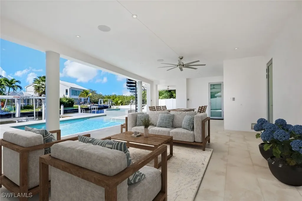 1798 Holiday Lane Naples FL 34104