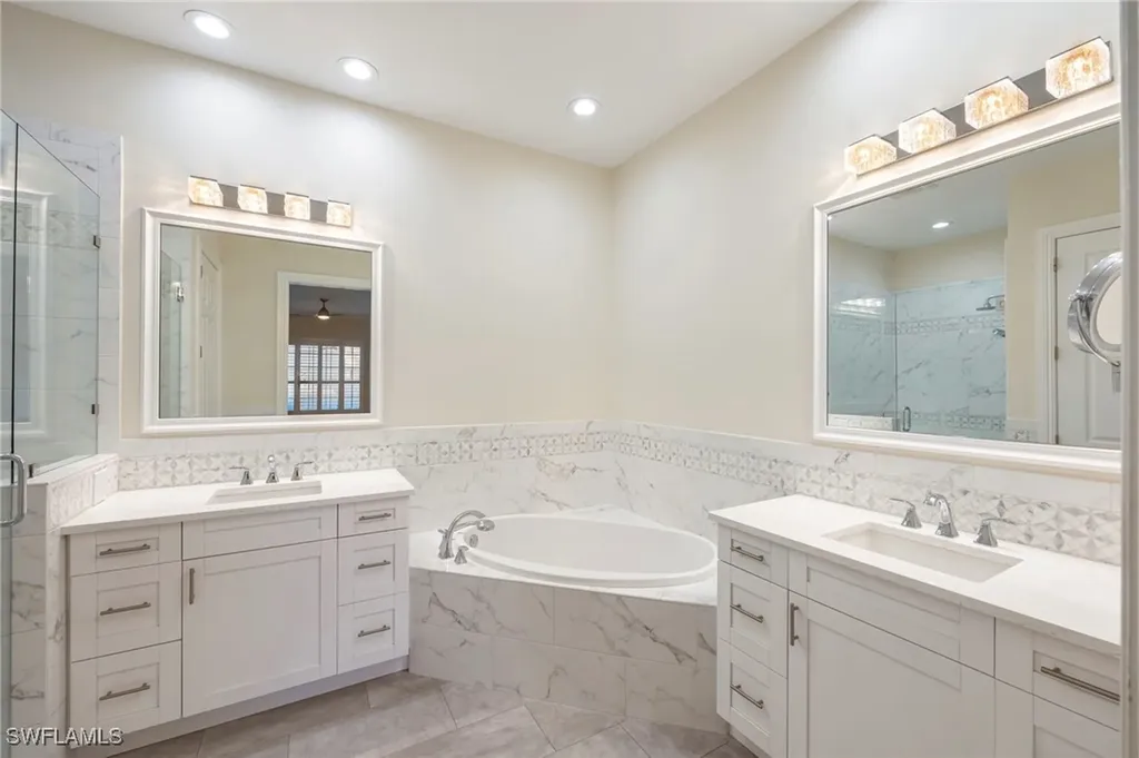 5025 Maxwell Circle Naples FL 34105