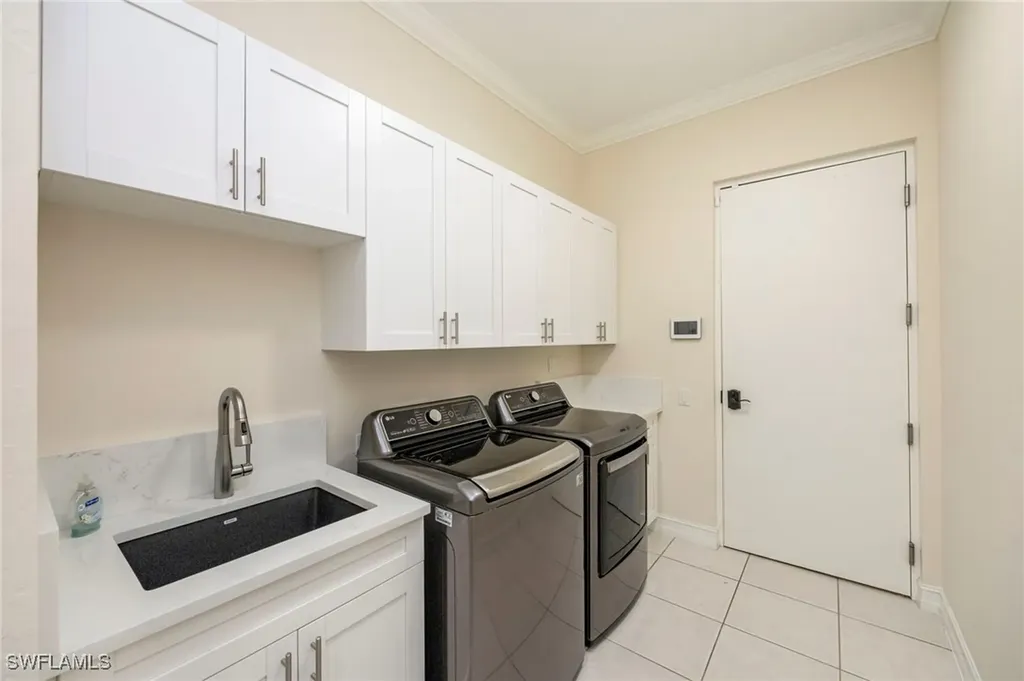 5025 Maxwell Circle Naples FL 34105