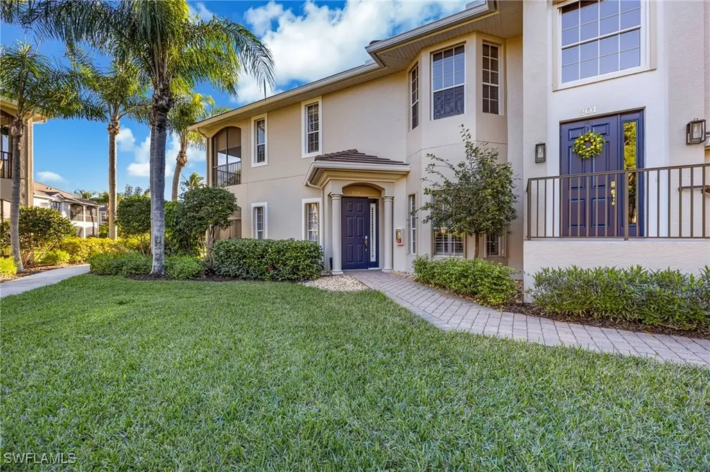 5025 Maxwell Circle Naples FL 34105