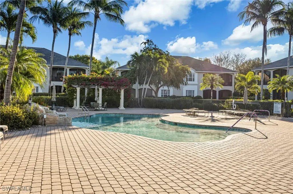 5025 Maxwell Circle Naples FL 34105