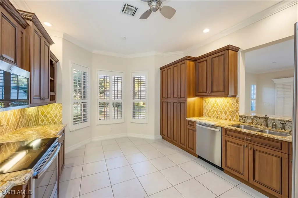 5025 Maxwell Circle Naples FL 34105