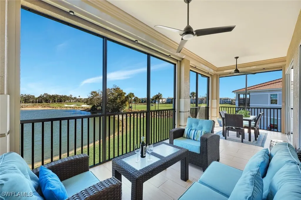 Naples FL, 608 El Camino Real, Unit 202