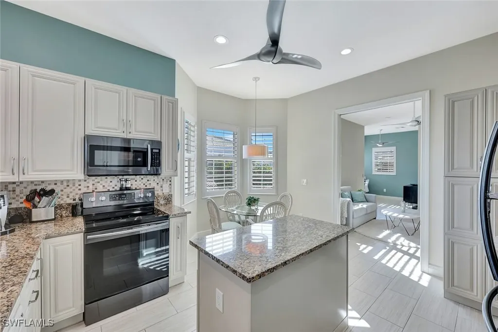 608 El Camino Real Naples FL 34119