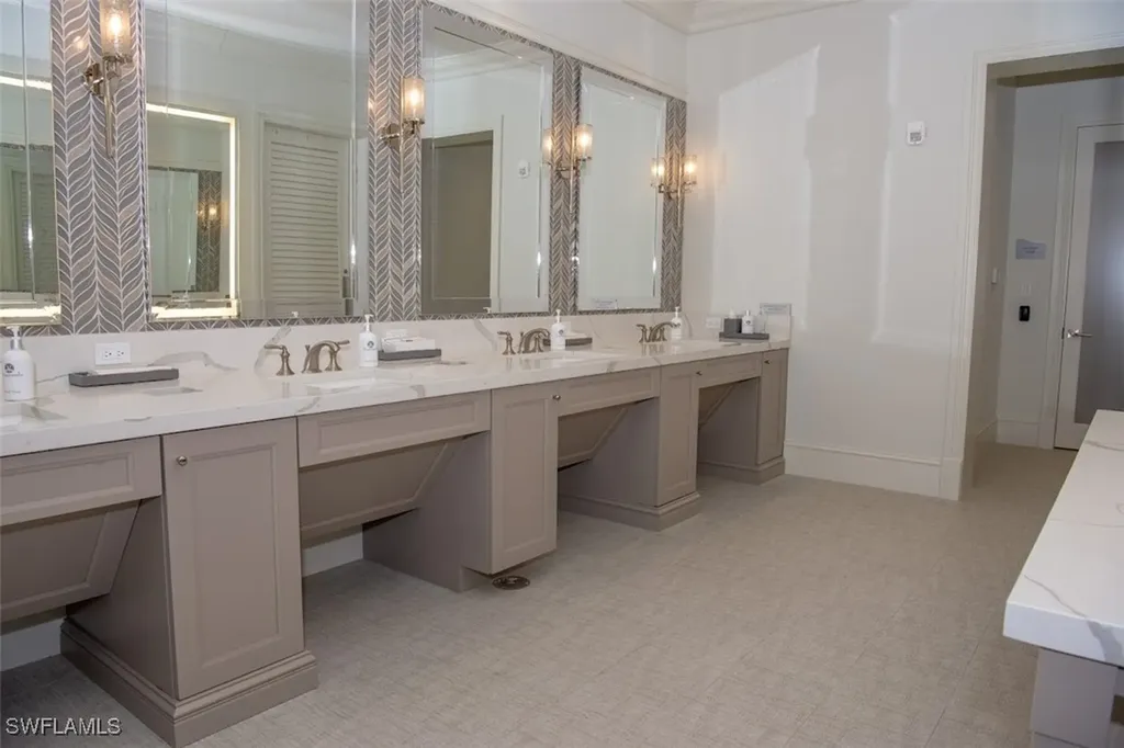 608 El Camino Real Naples FL 34119