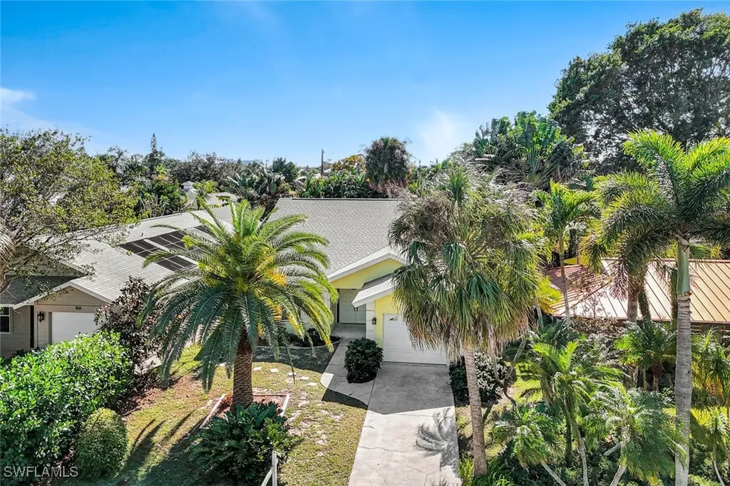 812 102nd Avenue N Naples FL 34108