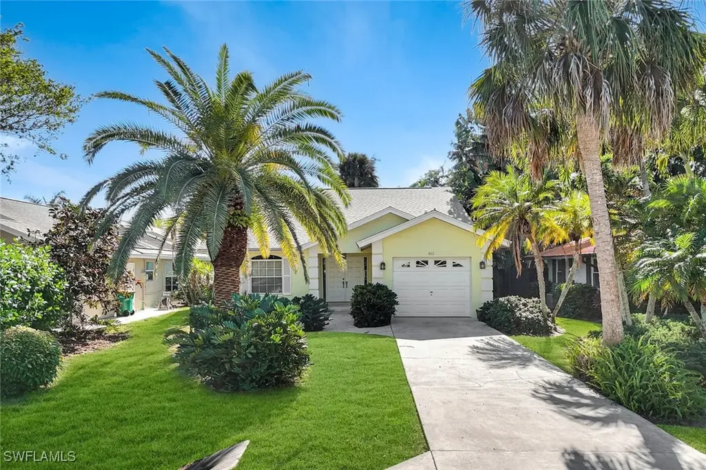 812 102nd Avenue N Naples FL 34108