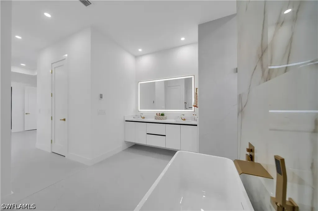 1114 SW 8th Place Cape Coral FL 33991