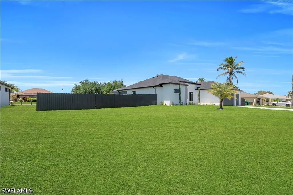 1114 SW 8th Place Cape Coral FL 33991