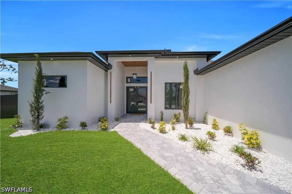 1114 SW 8th Place Cape Coral FL 33991