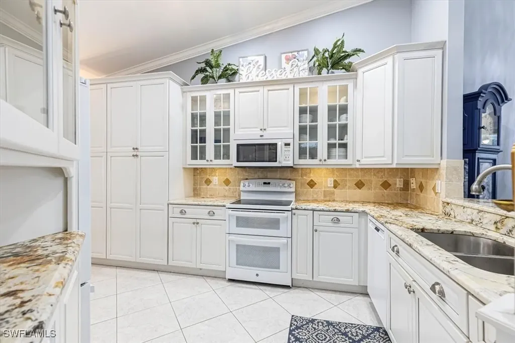 5474 Whitten Drive Naples FL 34104