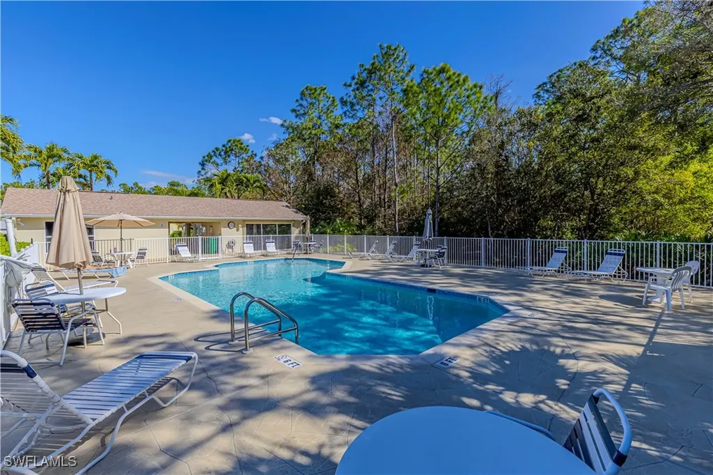 5474 Whitten Drive Naples FL 34104