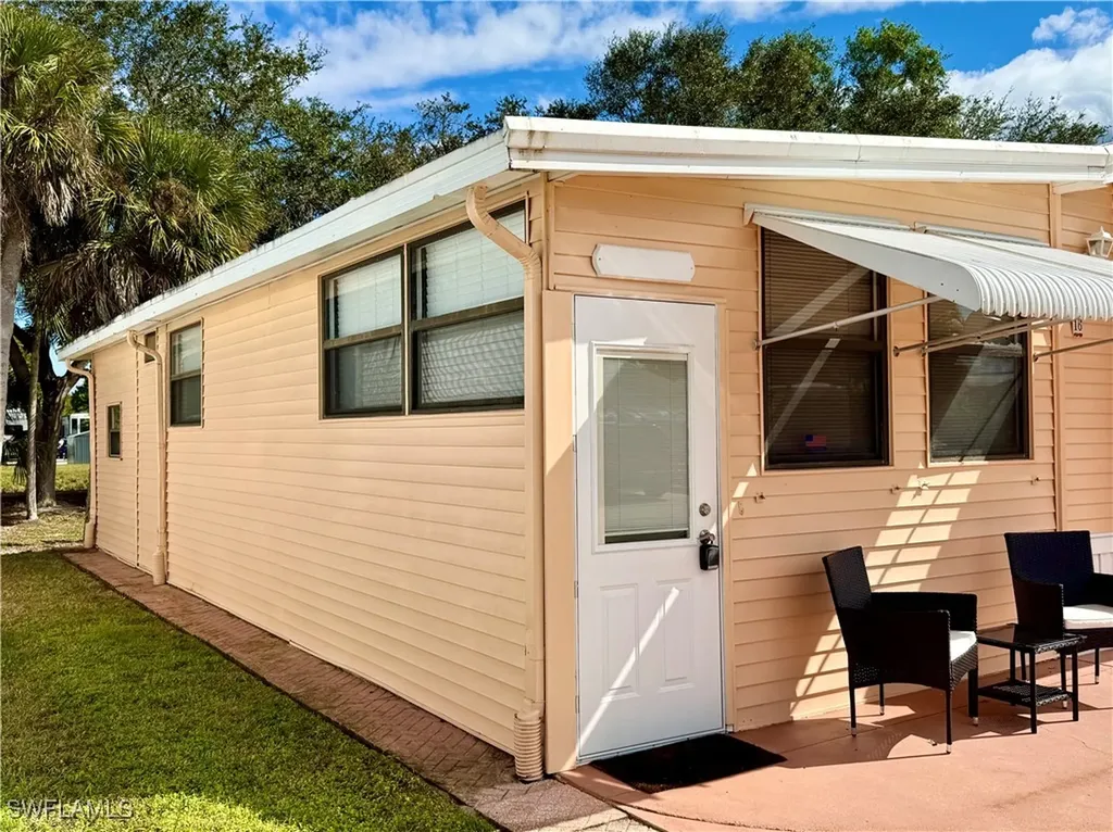 16 Bass Lane Naples FL 34114