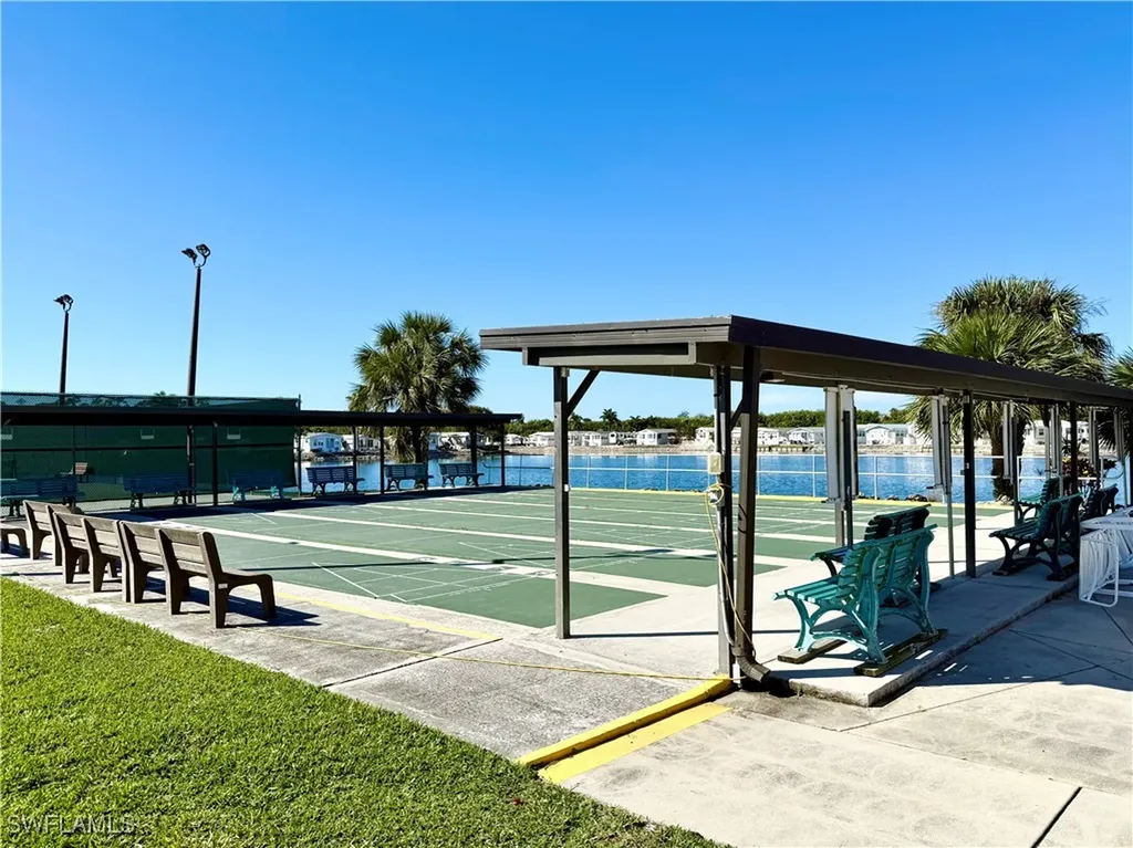 16 Bass Lane Naples FL 34114