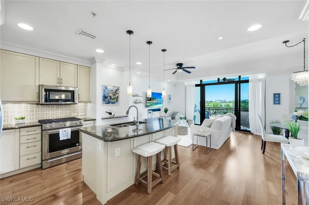 9123 Strada Place Naples FL 34108