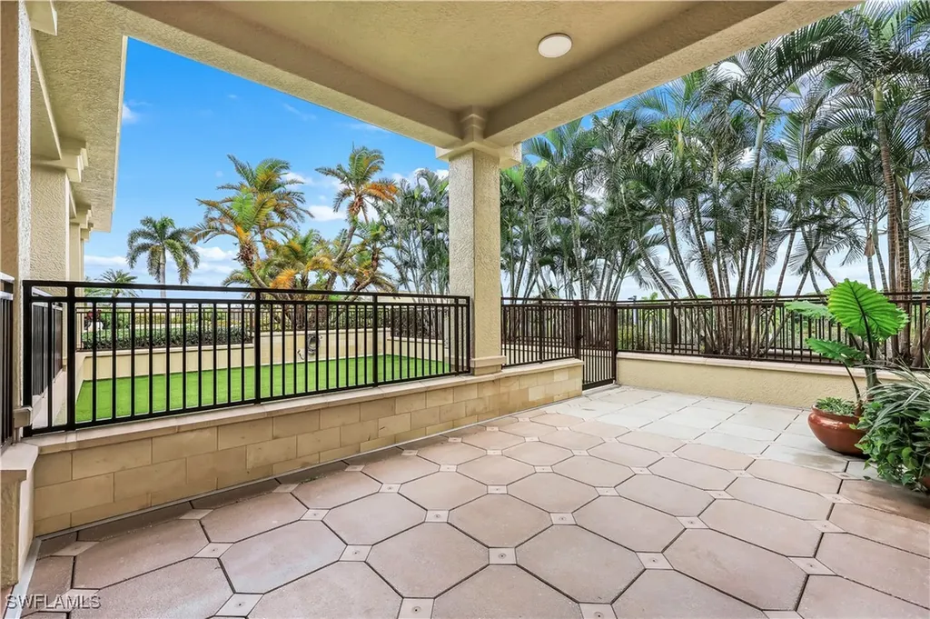 9123 Strada Place Naples FL 34108