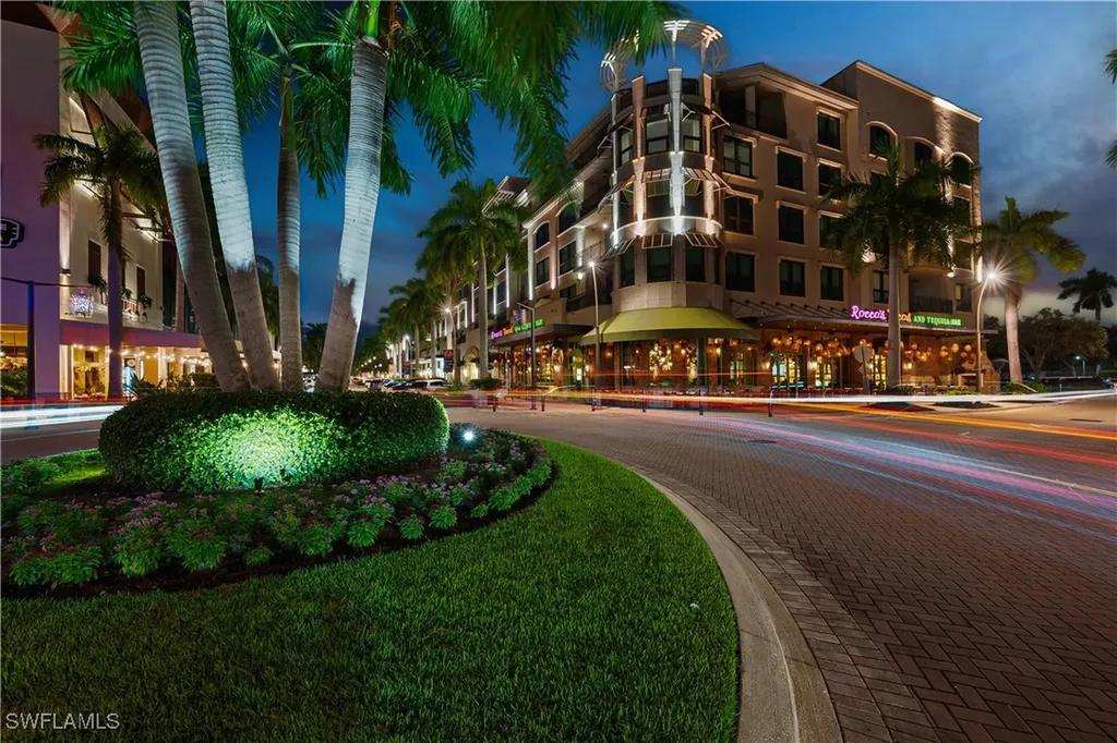 9123 Strada Place Naples FL 34108